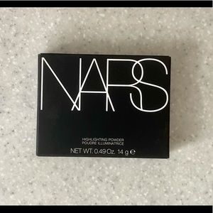NARS HIGHLIGHTING POWDER: CAPRI